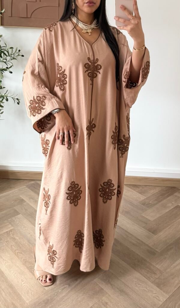 Robe broderie orientale